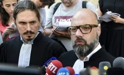 L'avocat de Marcel Jacob, Stephane Giuranna (d) et celui de Jacqueline Jacob Gary Lagardette (g), font une déclaration aux journalistes à Dijon le 20 juin 2017