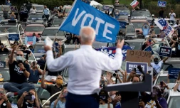 Joe Biden lors d'un meeting en "drive in" le 27 octobre 2020 à Atlanta, en Géorgie