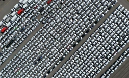 Les appels se multiplient dans l'UE pour assouplir l'interdiction de vendre des voitures neuves Ă moteur thermique Ă partir de 2035