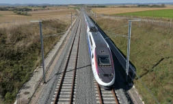 Un TGV le 28 septembre 2015 à Gougenheim
