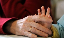 Sorties d'école, vacances scolaires, mercredis: sept jeunes enfants sur dix sont gardés par un membre de leur famille, majoritairement un grand-parent