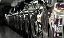 La lignes d'assemblage des Citroen C3 Picasso et des Peugeot 208 à Trnava, dans l'ouest de la Slovaquie, le 3 décembre 2015