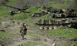 Des chars de l'armée de défense du Nagorny Karabakh prÚs du village de Mataghis, au nord de Stepanakert, en avril 2016