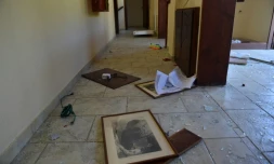 Un hÎtel saccagé par des habitants du village d'Arnissa, le 8 mai 2020 en GrÚce