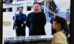 Une cérémonie d'inauguration par le dirigeant nord-coréen Kim Jong Un, retransmise sur un écran de télévision à Séoul le 2 mai 2020