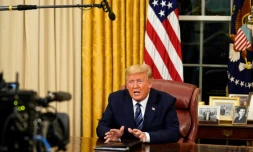 Le président américain Donald Trump s'exprime depuis le Bureau ovale le 11 mars 2020 sur l'épidémie de coronavirus