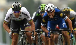 Le Slovaque Peter Sagan (g), remporte la 2e étape du Tour de France, le 3 juillet 2016 à Cherbourg