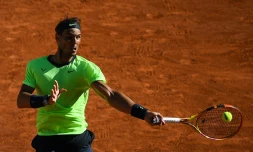 L'Espagnol Rafael Nadal, lors de son match du 1er tour contre l'Australien Alexei Popyrin, aux Internationaux de France, le 1er juin 2021 au stade Roland Garros à Paris