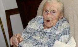 Elisabeth Collot, 113 ans, la nouvelle doyenne des Français chez elle à Echirolles, le 4 juillet 2016