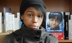 Bahia Bakari, seule survivante du crash de la Yemenia Airlines, le 15 décembre 2009 à Paris