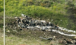 Une photo montrant les débris d'un avion de combat F16 israélien qui s'est écrasé en Israël aprÚs avoir été touché par des tirs syriens lors d'une frappe israélienne en Syrie, le 10 février 2018