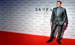 Daniel Craig incarnant James Bond pose lors d'une cérémonie à Rome pour la présentation de "Skyfall" le 26 octobre 2012