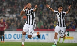 Le défenseur de la Juventus, Medhi Benatia (g), et l'attaquant Paulo Dybala, en finale de la Coupe d'Italie face à Milan, le 9 mai 2018 à Rome