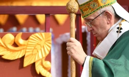 Le pape François s'apprête à célébrer une messe en pleine air, le 29 novembre 2017 à Rangoun, en Birmanie