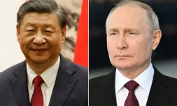 Le président chinois Xi Jinping (gauche), le 6 avril 2023 à Pékin, et le président russe Vladimir Poutine, le 12 octobre 2023 à Bichkek