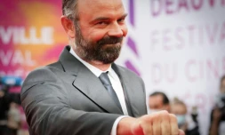 L'ancien Premier ministre Edouard Philippe sourit sur le tapis rouge au festival du cinéma à Deauville le 4 septembre 2020