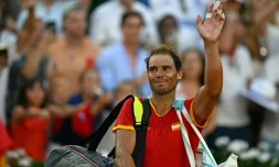 Rafa s'en va... et salue le public, comme ici sur le court Suzanne-Lenglen de Roland-Garros pendant les JO de Paris 2024, après sa victoire en double avec Carlos Alcaraz contre les Néerlandais Tallon Griekspoor et Wesley Koolhof le 30 juillet.