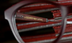 Des lunettes dans les ateliers de Gold & Wood à Hosingen au Luxembourg, le 15 février 2020