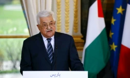 Le président palestinien Mohammed Abbas annonçant à Paris le 22 décembre 2017 qu'il n'acceptera "aucun plan" de paix américain aprÚs la décision de Washington sur Jérusalem.