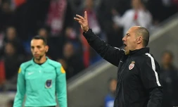 L'entraîneur de Monaco Leonardo Jardim (d) réagit lors de finale de la Coupe de la Ligue face au PSG, au Parc OL, le 1er avril 2017