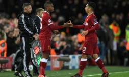 Roberto Firmino (d) remplacé par Daniel Sturridge lors d'un match de Liverpool face au Spartak en Ligue des champions, le 6 octobre 2017 à Moscou