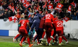 Les joueurs suisses célèbrent leur qualification pour le Mondial-2022 après leur victoire sur la Bulgarie le 15 novembre 2021 à Lucerne