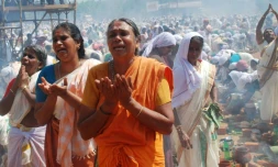 Des femmes en prière le 26 février 2013 à dans l'état de Kerala