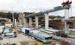 Photo fournie le 13 fĂ©vrier 2020 par le ComitĂ© pour la reconstruction de GĂȘnes montrant les travaux de reconstruction du pont qui s'Ă©tait effondrĂ© en 2018
