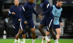 Presnel Kimpembe avec ses coéquipiers lors d'un entraînement des Bleus à Milan le 9 octobre 2021, est annoncé titulaire contre l'Espagne 