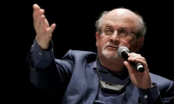 L'auteur britannique Salman Rushdie, le 13 septembre 2016 lors d'une conférence au Havre, dans le nord-ouest de la France