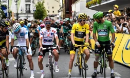 Le Français Julian Alaphilippe (à g.), le Britannique Geraint Thomas et le Slovaque Peter Sagan, avant le départ de la dernière étape du TDF, à Houilles, le 29 juillet 2018