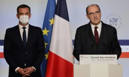 Le ministre de la Santé Olivier Véran (G) et le Premier ministre Jean Castex à Paris le 16 juin 2021