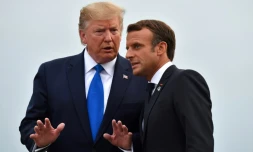 Le président Emmanuel Macron accueille son homologue américain Donald Trump pour un dßner avec les autres dirigeants du G7, le 24 août 2019 à Biarritz