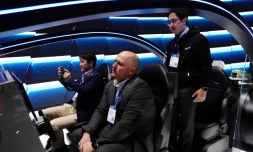 Le stand de Mediatek avec une voiture équipée de la technologie IA lors du Mobile World Congress à Barcelone, le 26 février 2024