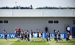 Les Bleus s'entraînent au stade de Glebovets au camp de base ultra-sécurisé d'Istra, à l'ouest de Moscou, le 18 juin 2018