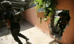 Les troupes irakiennes contrôlent chaque immeuble dans le quartier de al-Islah al-Zaraye dans l'ouest de Mossoul, le 10 mai 2017