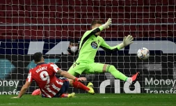 L'attaquant uruguayen de l'Atlético de Madrid, Luis Suarez, marque son second but lors du match de Liga contre le Celta Vigo, à Madrid, le 8 février 2021