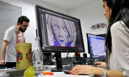 Une animatrice 3D travaille sur le jeu vidéo "Reconstruction", à Bogota, le 14 décembre 2016