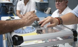 Vote pour le premier tour des élections municipales à Nouméa, en Nouvelle-Calédonie, le 15 mars 2026