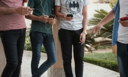 (ILLUSTRATION) Des collégiens californiens qui broyaient du noir et tentaient d'appeler un service de prévention des suicides étaient en réalité mis en relation avec des hôtesses de téléphone rose