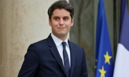 Le ministre de l'Education Gabriel Attal quitte l'Elysée aprÚs un conseil des ministres le 11 décembre 2023