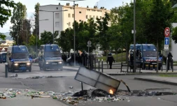 Des gendarmes devant les dommages suites aux incidents qui ont éclaté à Dijon, le 15 juin 2020