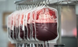Non, les vaccins contre le Covid-19 ne changent pas la couleur du sang