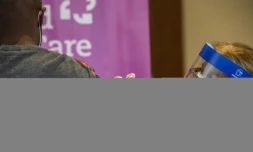   Non, les données anglaises ne prouvent pas que la vaccination anti-Covid entraîne une destruction du système immunitaire