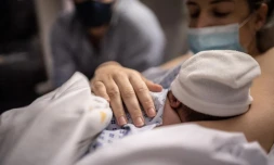   Non, des mères sans pass sanitaire ne sont "privées de voir leur bébé" à l'hôpital de Lucerne, en Suisse