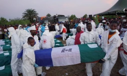   Le dernier bilan disponible de l'explosion meurtrière d'un camion- citerne en Sierra Leone est de 131 morts et non 400