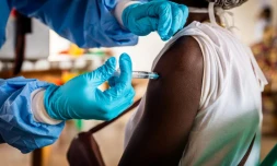   Attention : on ne peut pas tirer de lien de causalité entre faible taux de vaccination et "moins" de Covid-19 en Afrique