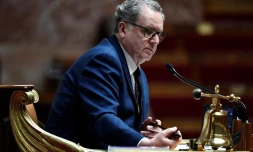   Non, la règle des 500 parrainages pour la présidentielle ne figure pas dans la Constitution