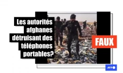   Cette vidéo montre les autorités pakistanaises, et non afghanes, détruisant des téléphones portables de contrebande