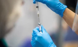 Non, le gouvernement britannique n'a pas admis que les vaccins endommagent le système immunitaire des personnes doublement vaccinées